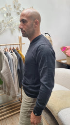 Ivanhoe - Men's V-neck sweater in extra fine merino wool