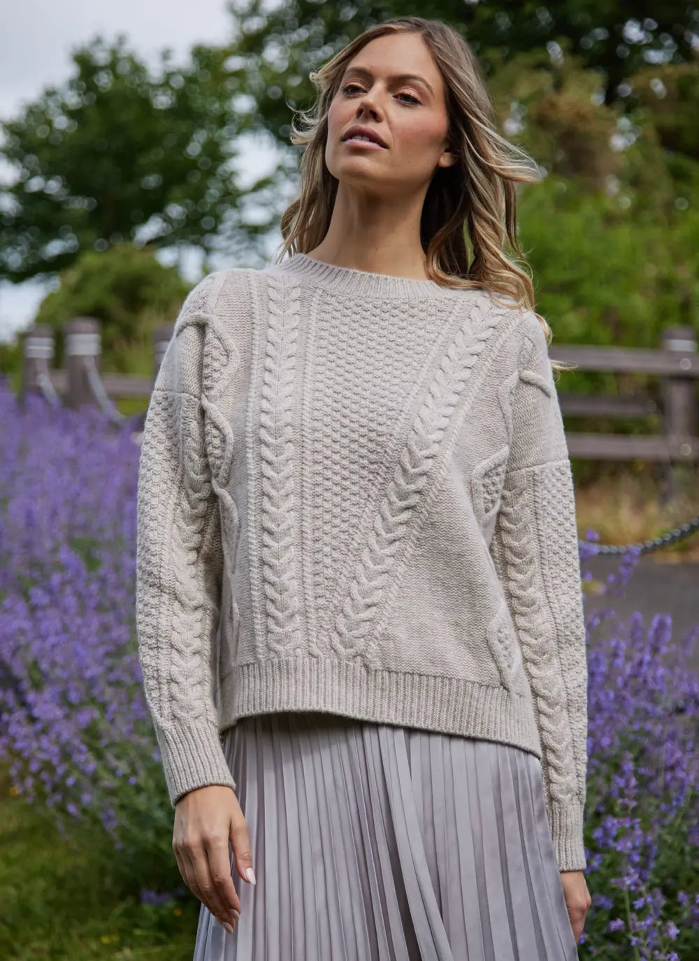Fisherman - Pull femme col rond Aran en laine Geelong (agneau)