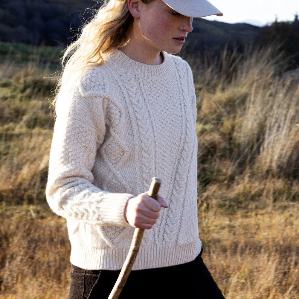 Fisherman - Pull femme col rond Aran en laine Geelong (agneau)