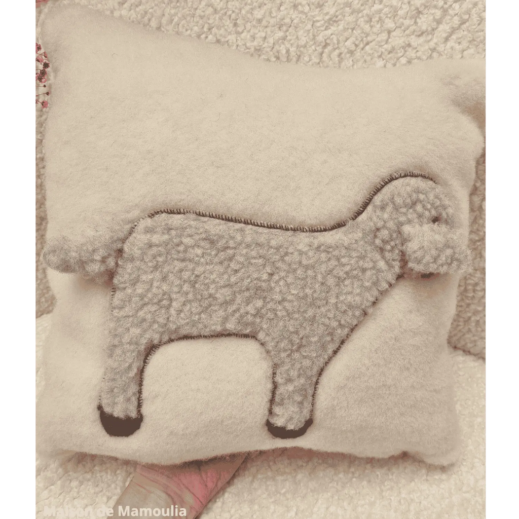 Coussin avec mouton - pure laine 40x40 cm - Maison de Mamoulia
