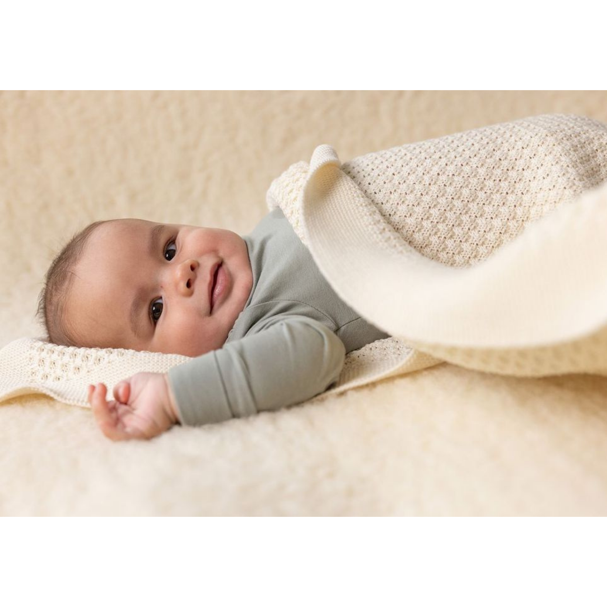 Disana - Couverture bébé laine tricotée 80x100 cm - Nid d’abeille