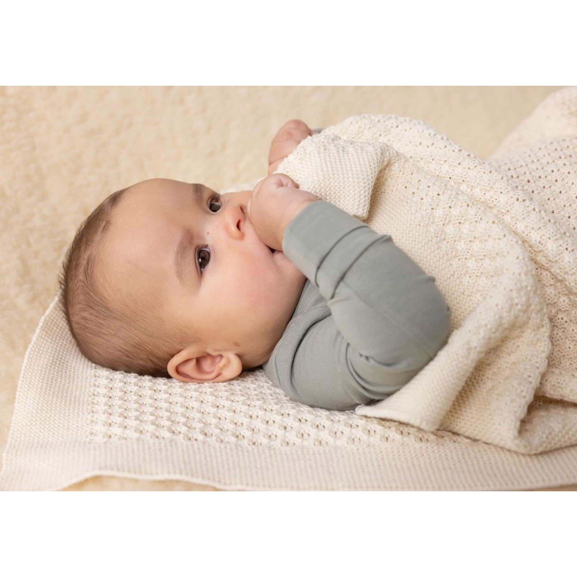 Disana - Couverture bébé laine tricotée 80x100 cm - Nid d’abeille