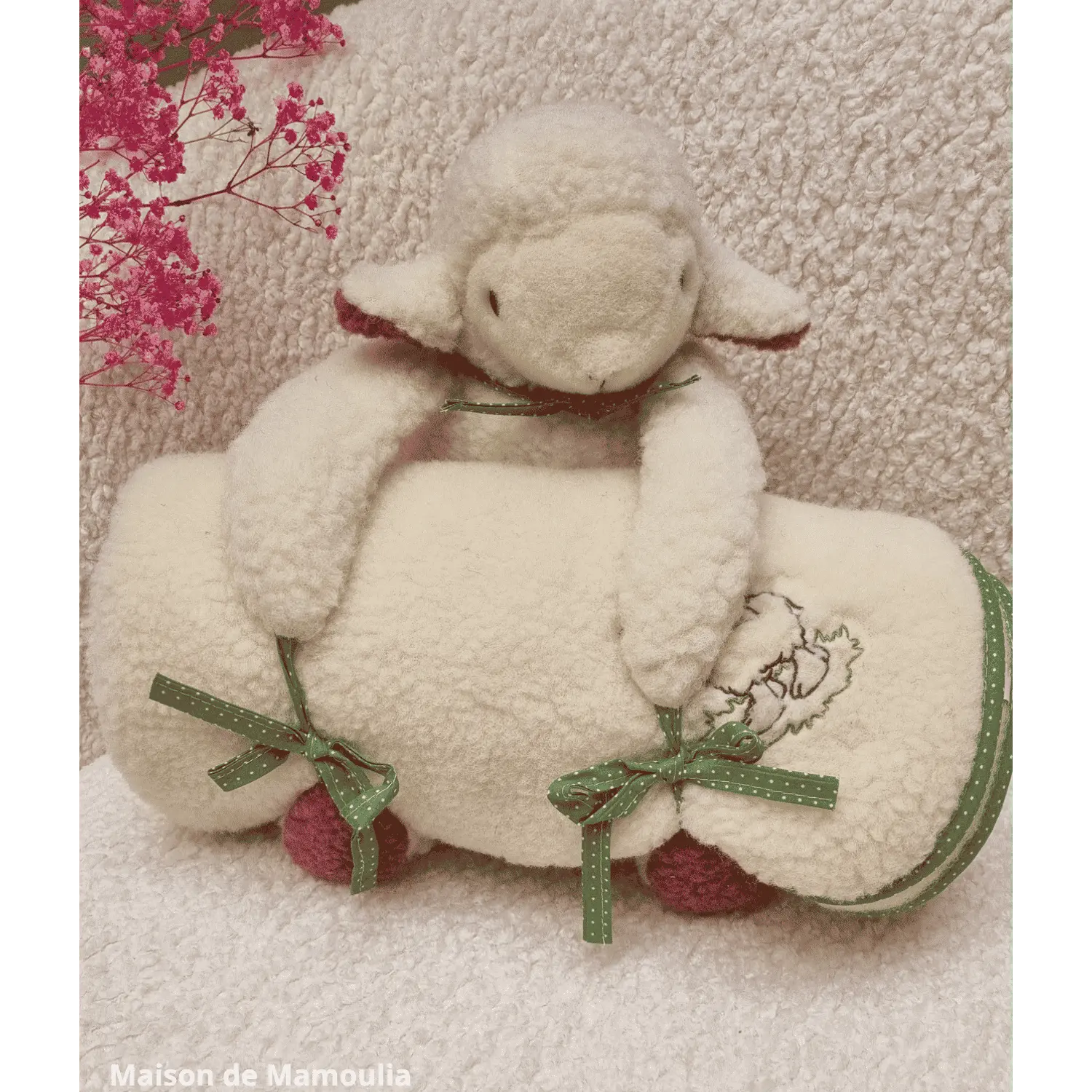 Doudou Mouton avec sa couverture pure laine - Maison de Mamoulia Maison de Mamoulia