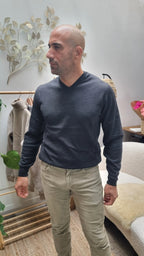 Ivanhoe - Men's V-neck sweater in extra fine merino wool